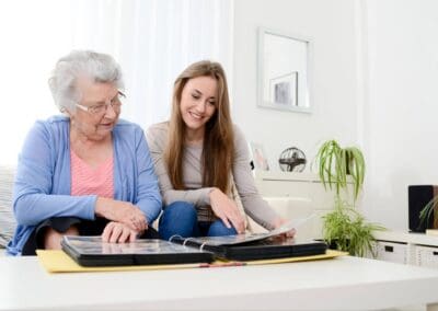 How To Help a Parent With Dementia: 10 Step Guide for Families